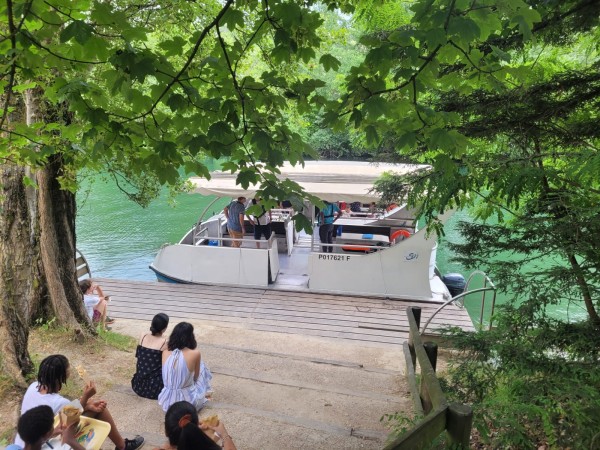 Notre catalante au ponton d'embarquement