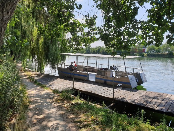 Un de nos bateaux sur la seine
